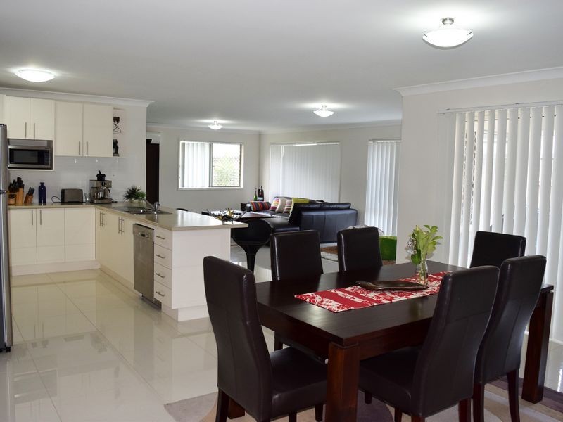 19 Crossing Drive, Eatons Hill QLD 4037