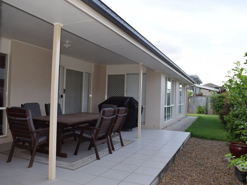 19 Crossing Drive, Eatons Hill QLD 4037
