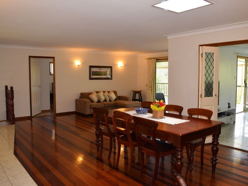 8 Silvereye Crescent, Albany Creek QLD 4035