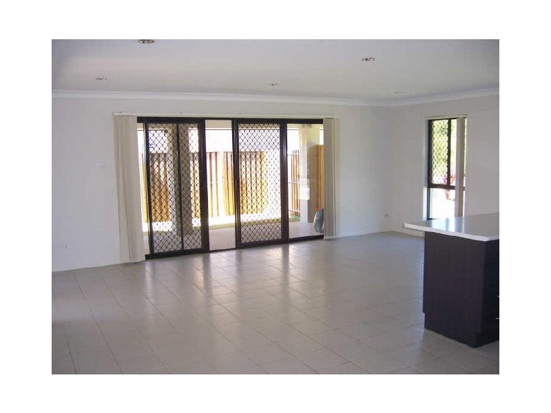 2 Shallows Court, Eatons Hill QLD 4037