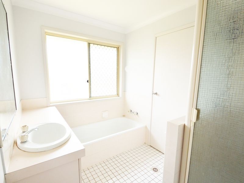 5 Pantai Place, Tanah Merah QLD 4128