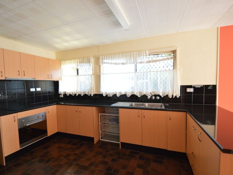 6 Leonard Street, Kingston QLD 4114