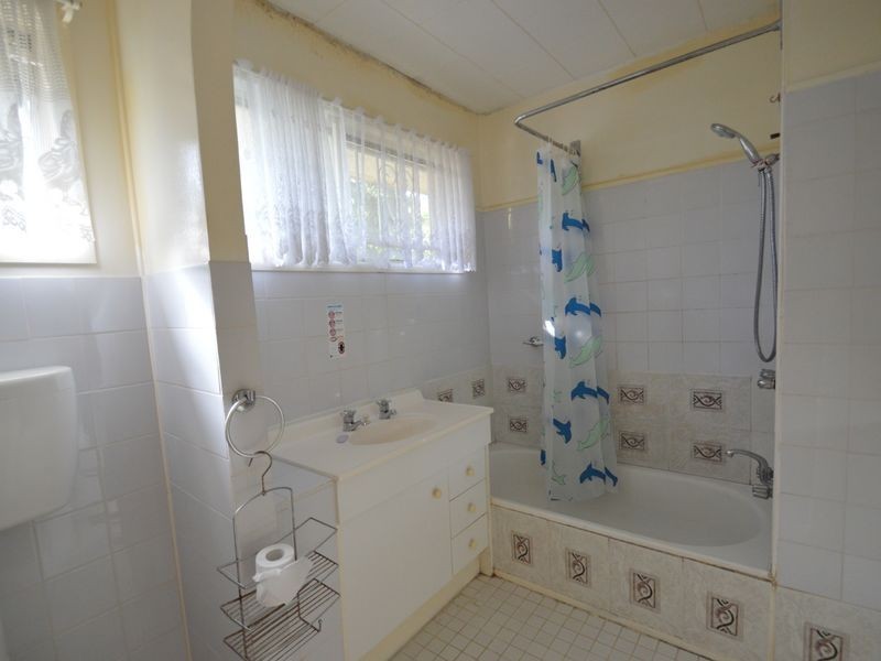 6 Leonard Street, Kingston QLD 4114