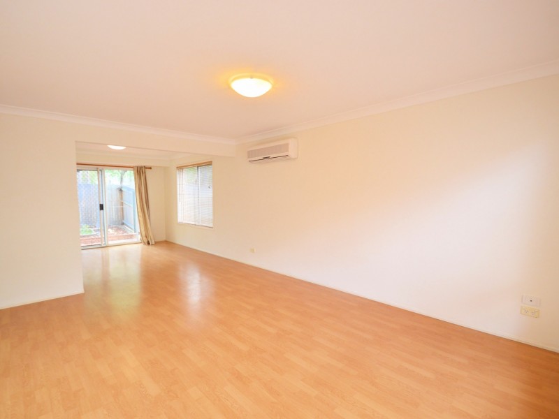 1/11 Willow Street, Woodridge QLD 4114