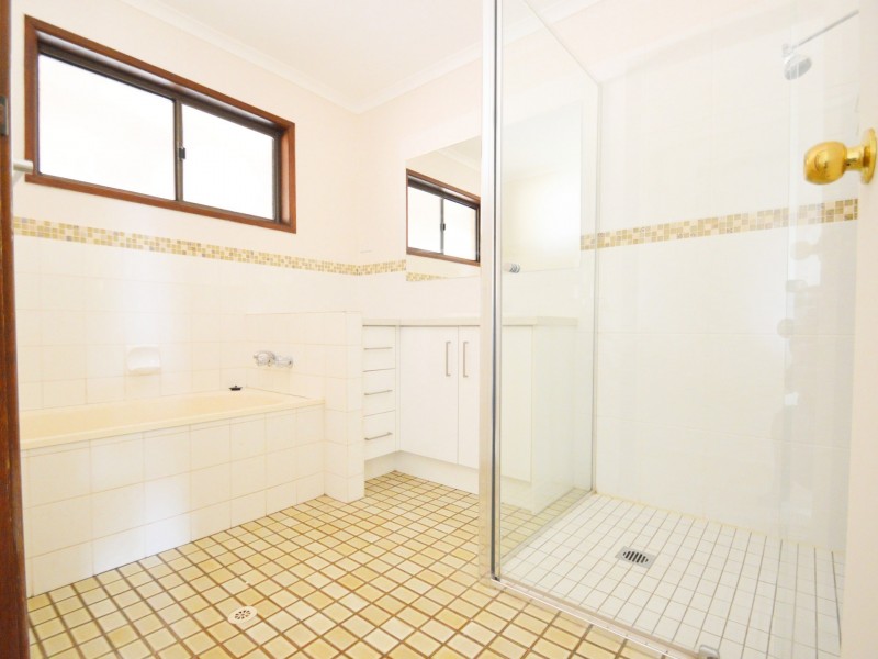 5 Blackthorn Crescent, Shailer Park QLD 4128