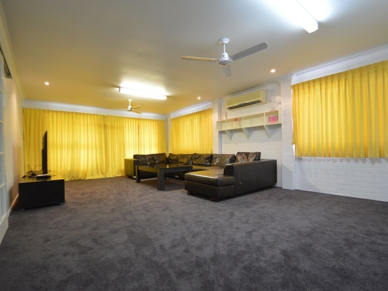 16 Pinelands Street, Loganlea QLD 4131