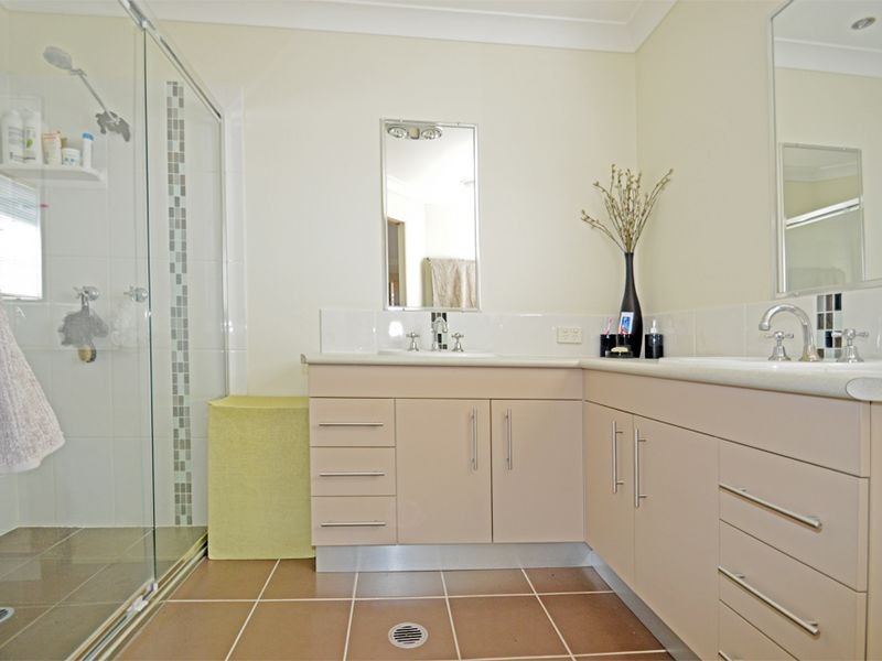 25 Waterline Crescent, Waterford QLD 4133