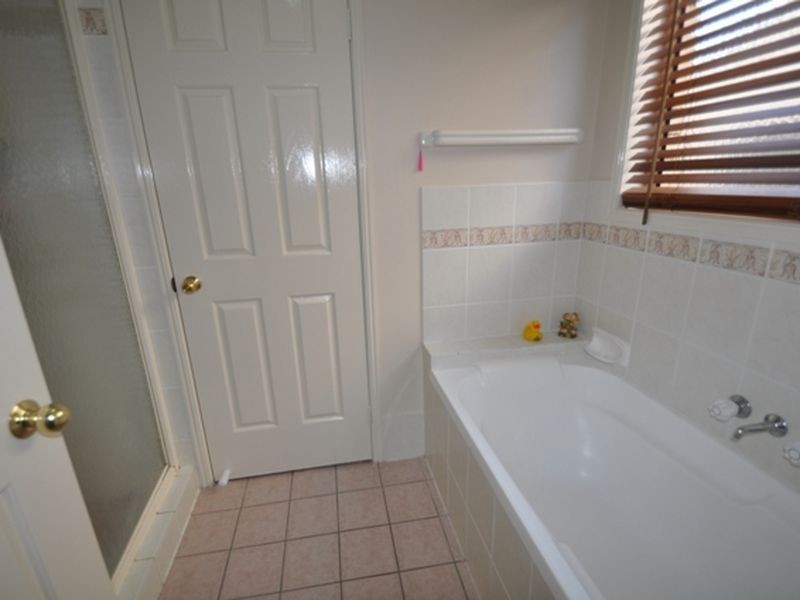 9 Houston Drive, Crestmead QLD 4132