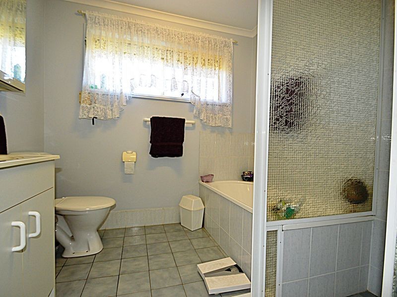 2 Jitra Place, Tanah Merah QLD 4128