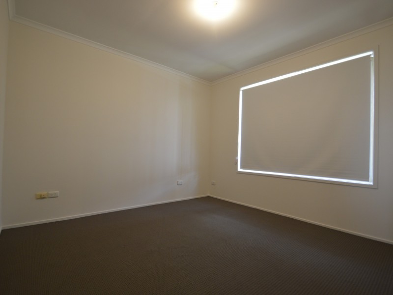 77 Sunscape Drive, Eagleby QLD 4207