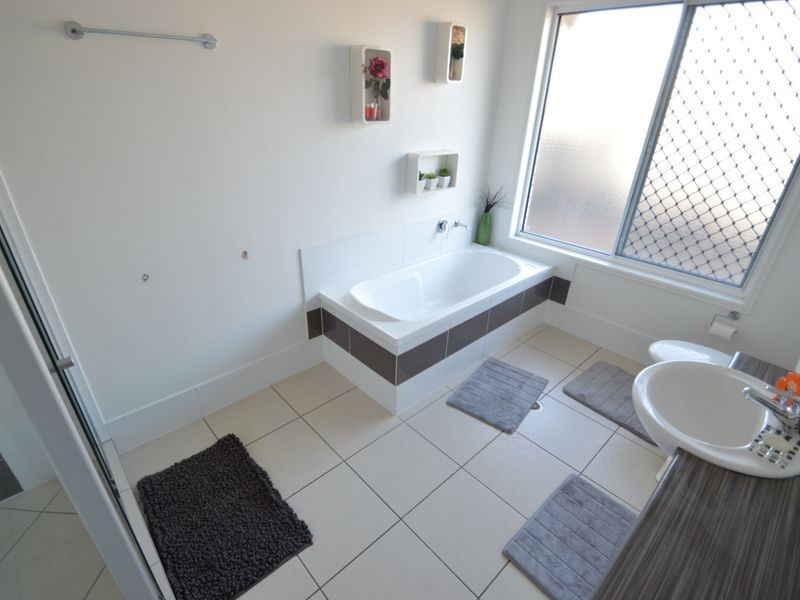 4 Lakeland Court, Loganholme QLD 4129