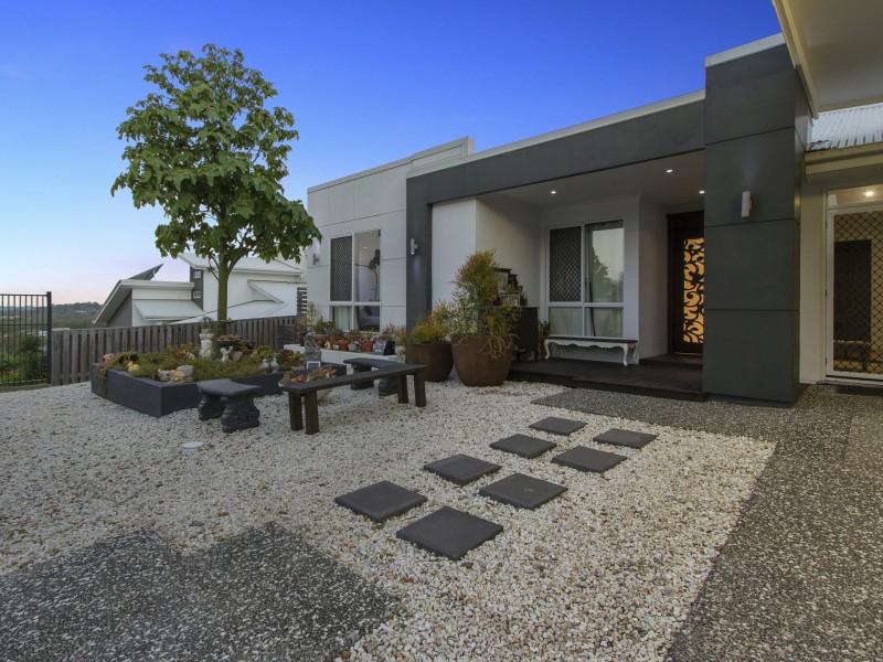 3 Ridgevale Bld, Holmview QLD 4207