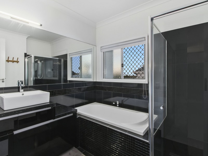3 Ridgevale Bld, Holmview QLD 4207