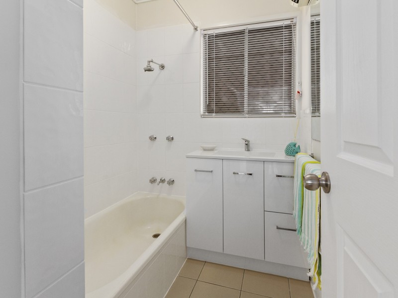 4 Dale Street, Kingston QLD 4114