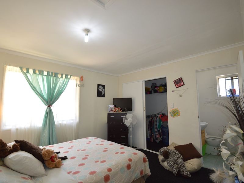 111 Station Road, Loganlea QLD 4131