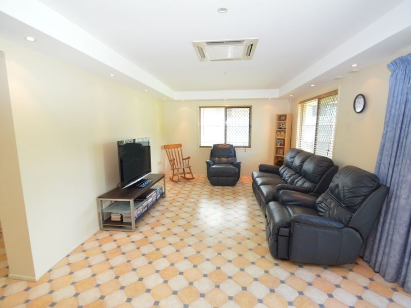 135 Pohon Drive, Tanah Merah QLD 4128