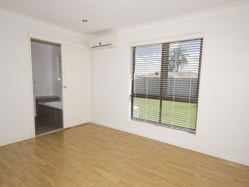 10 Mahonia Court, Crestmead QLD 4132