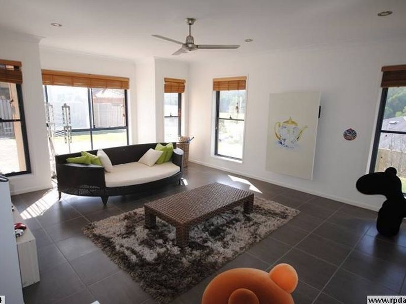 4 Clem Close, Daisy Hill QLD 4127