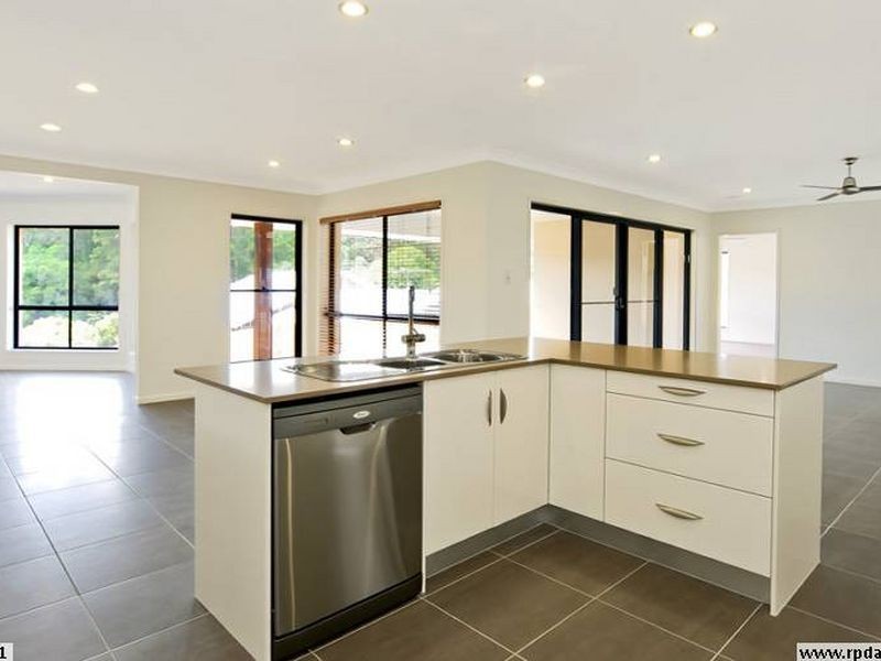 4 Clem Close, Daisy Hill QLD 4127