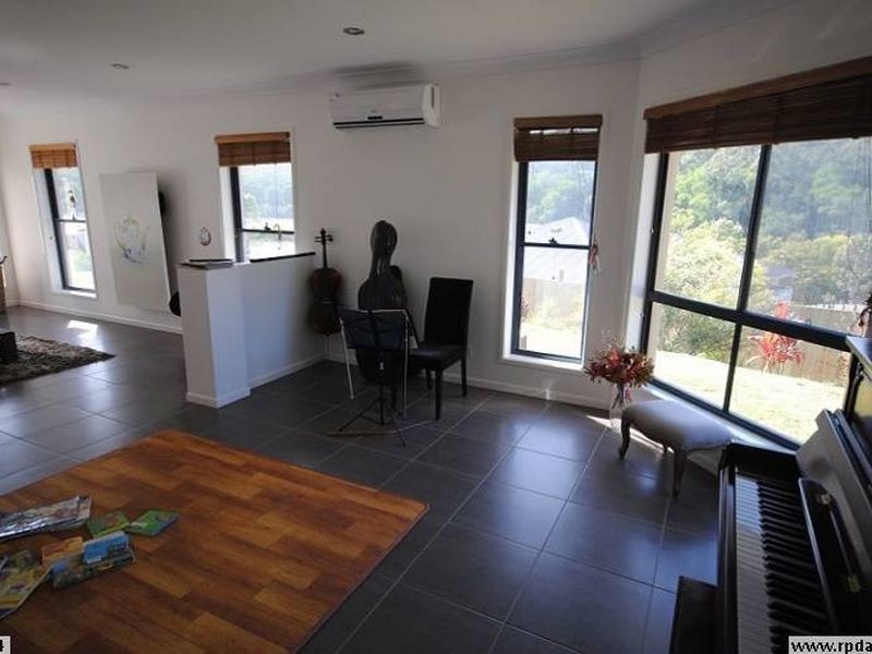 4 Clem Close, Daisy Hill QLD 4127