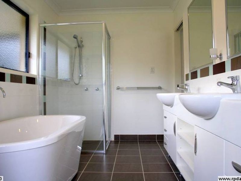 4 Clem Close, Daisy Hill QLD 4127
