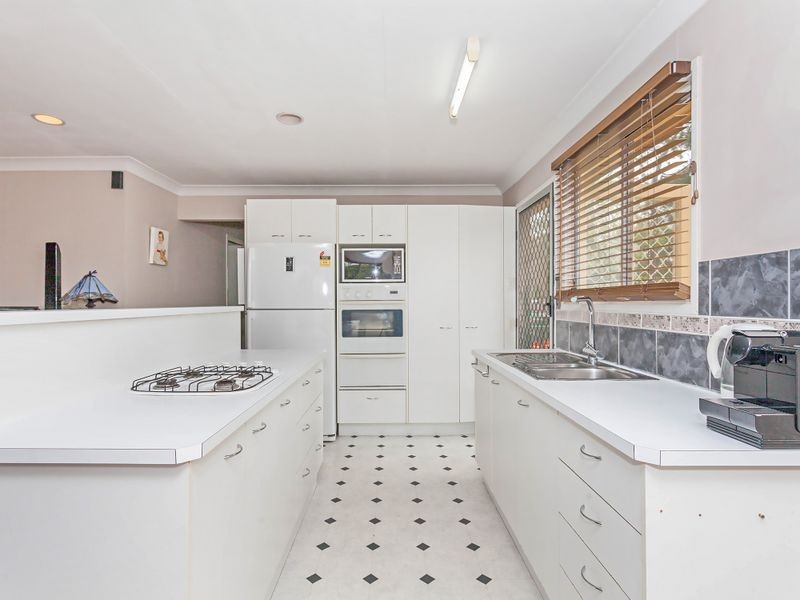 42 Paradise Road, Slacks Creek QLD 4127