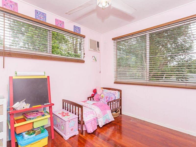 42 Paradise Road, Slacks Creek QLD 4127