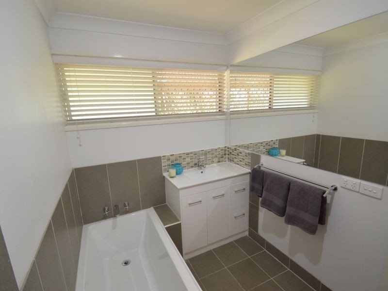 15-17 Boronia Avenue, Daisy Hill QLD 4127