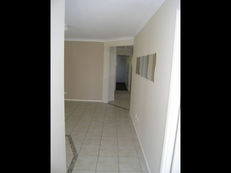 8 Parry Court, Windaroo QLD 4207