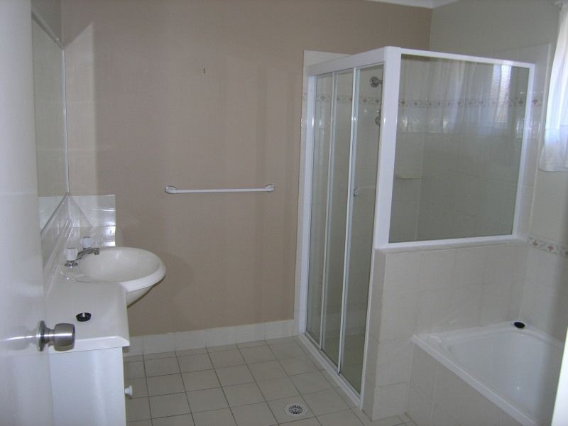 8 Parry Court, Windaroo QLD 4207