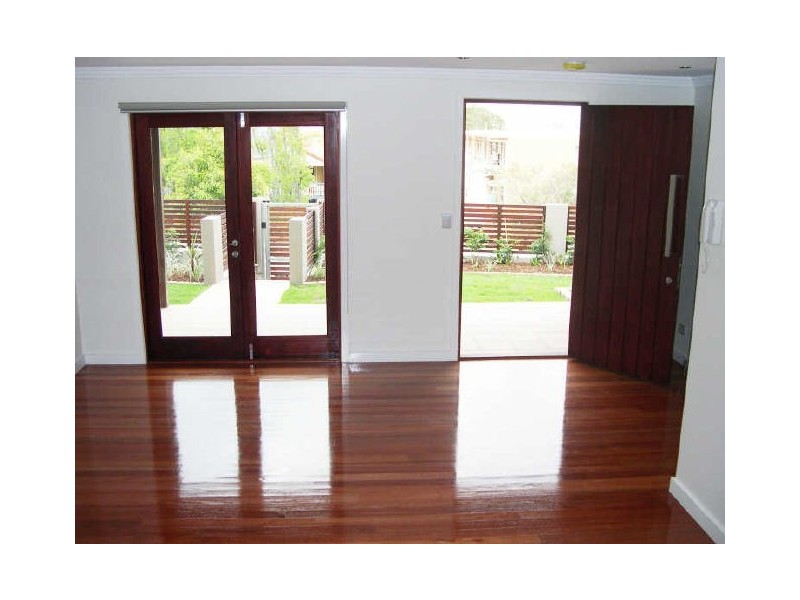 7b Rosary Crescent, Highgate Hill QLD 4101