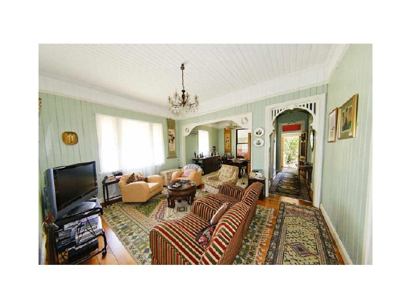 82 Hampstead Rd, Highgate Hill QLD 4101