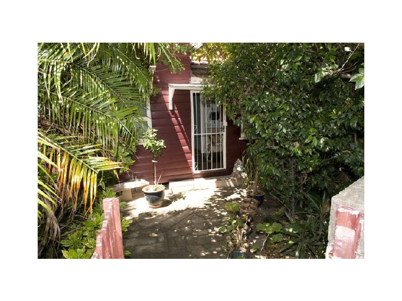 82 Hampstead Rd, Highgate Hill QLD 4101