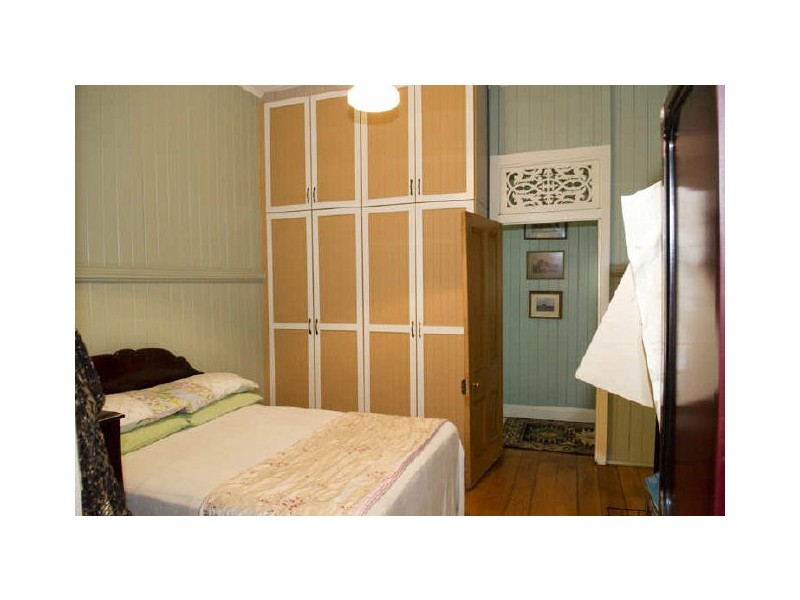 82 Hampstead Rd, Highgate Hill QLD 4101