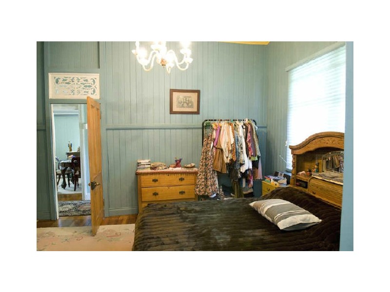 82 Hampstead Rd, Highgate Hill QLD 4101