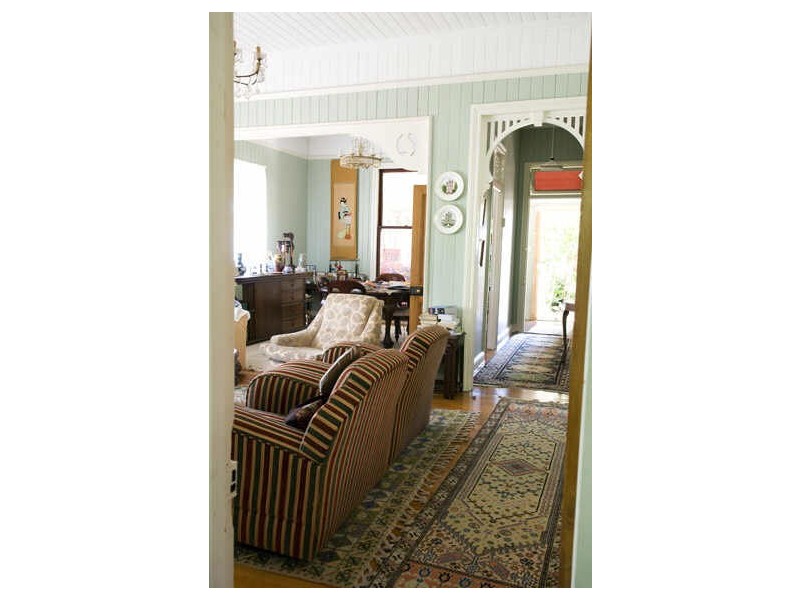 82 Hampstead Rd, Highgate Hill QLD 4101