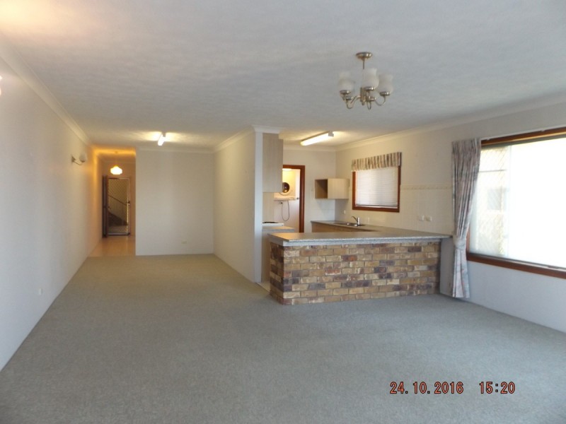 2/264 Marine Parade, Labrador QLD 4215