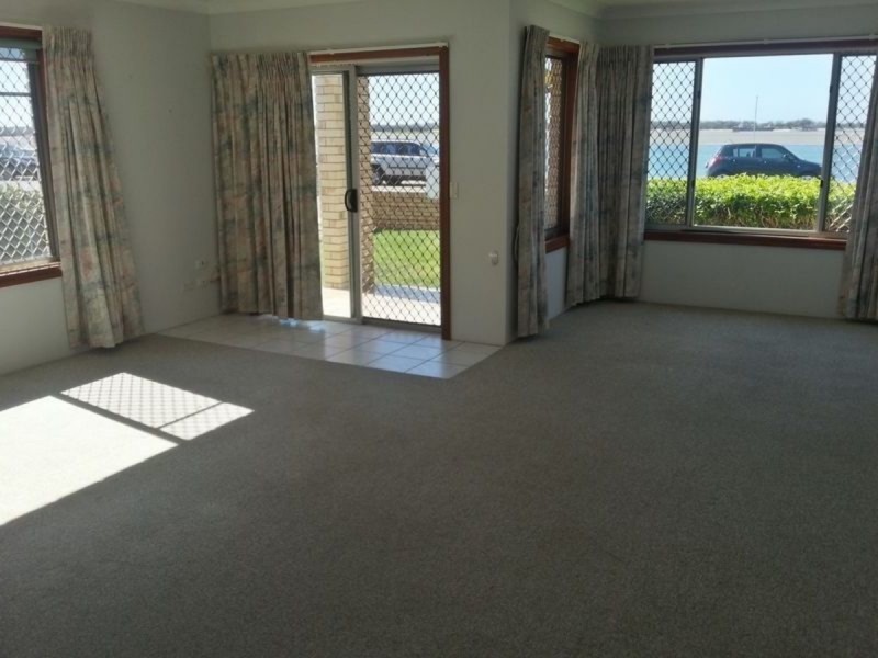 2/264 Marine Parade, Labrador QLD 4215