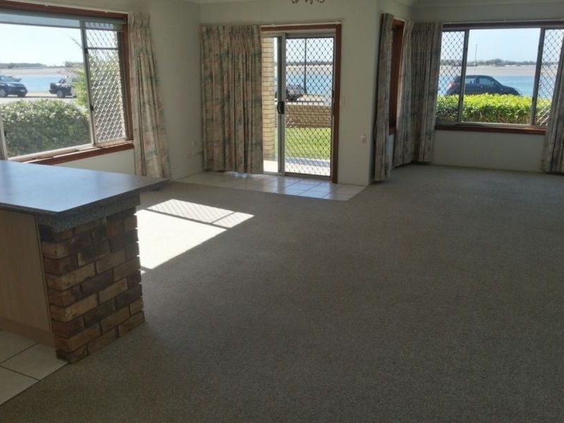 2/264 Marine Parade, Labrador QLD 4215