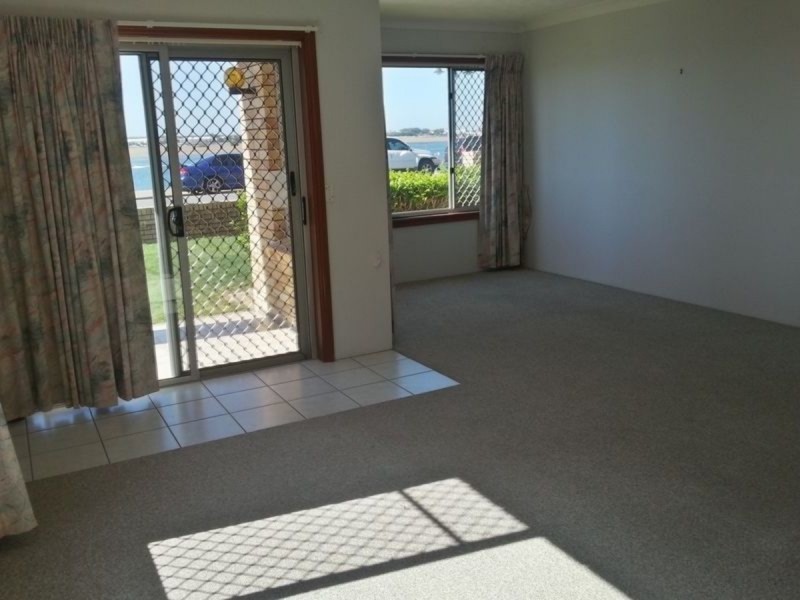 2/264 Marine Parade, Labrador QLD 4215