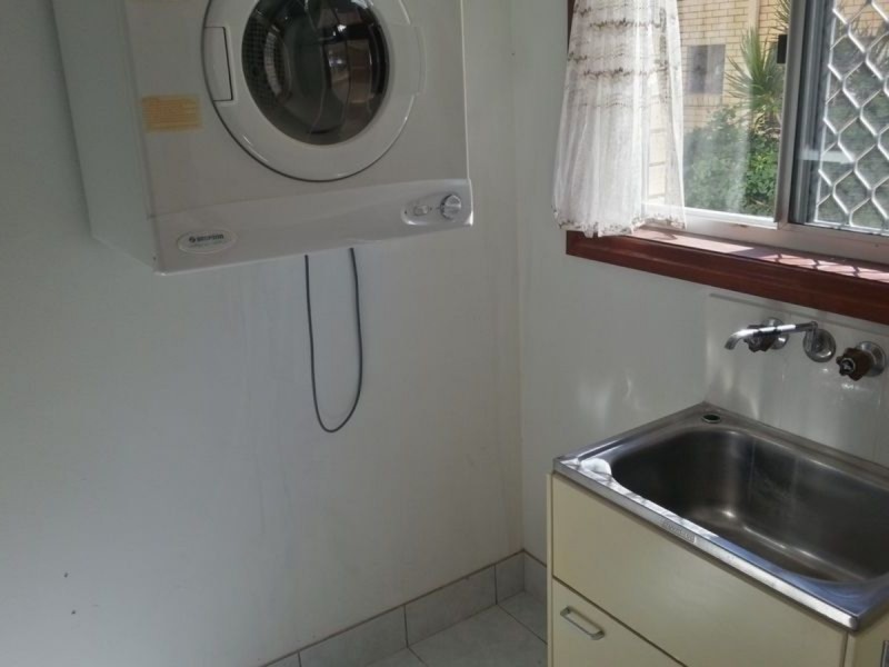 2/264 Marine Parade, Labrador QLD 4215