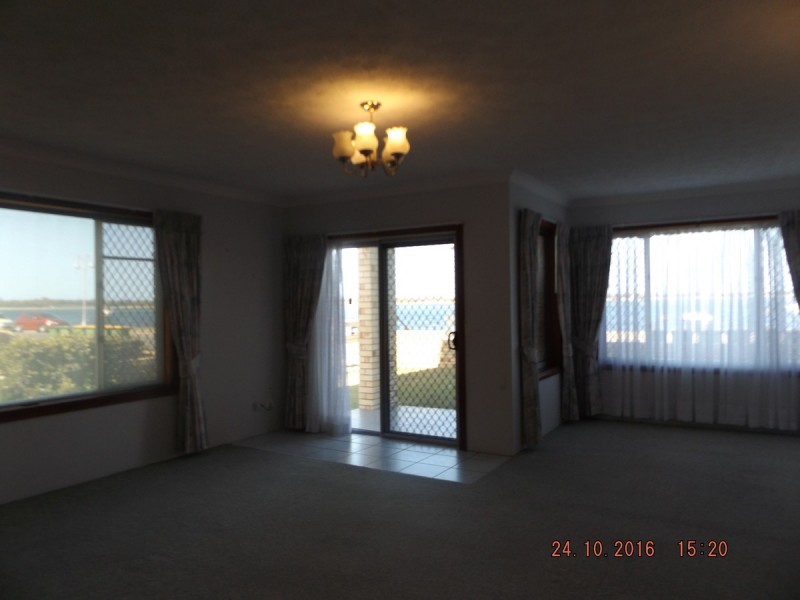 2/264 Marine Parade, Labrador QLD 4215