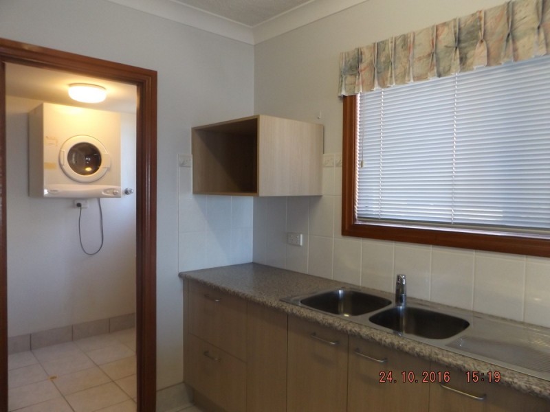 2/264 Marine Parade, Labrador QLD 4215