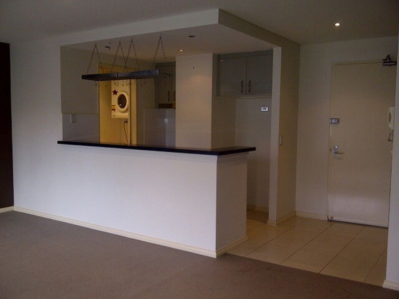 402/3 Como Crescent, Southport QLD 4215