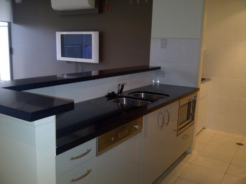 402/3 Como Crescent, Southport QLD 4215