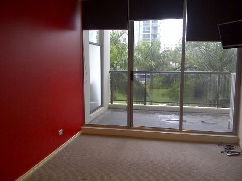 402/3 Como Crescent, Southport QLD 4215