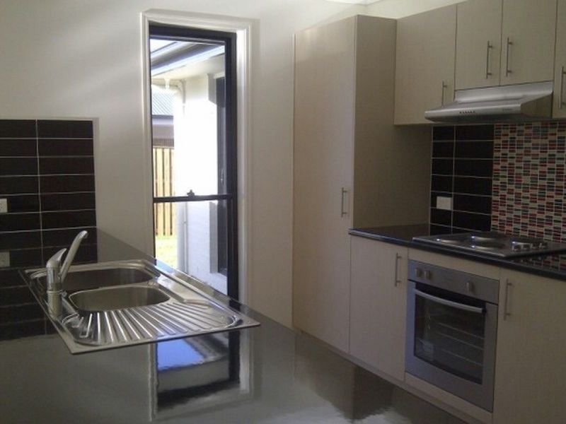 3 Bindarin, Upper Coomera QLD 4209