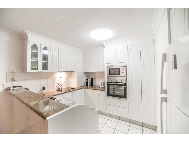 9 Parkview/100 Cotlew Street East, Southport QLD 4215