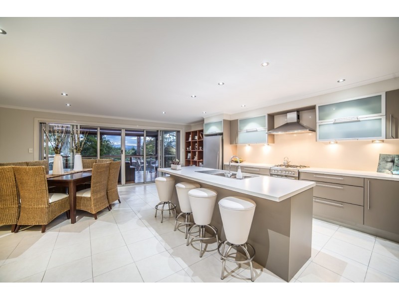 16 Tasman Avenue, Molendinar QLD 4214