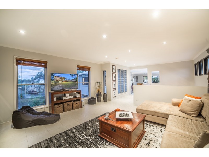 16 Tasman Avenue, Molendinar QLD 4214